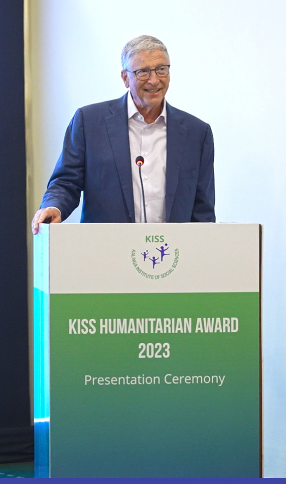 केआइएसएस मानवतावादी सम्मान से सम्मानित किए गए माइक्रोसॉफ्ट के सह संस्थापक बिल गेट्स
